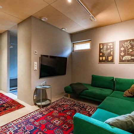 Kuuru Hillside Apartment *
