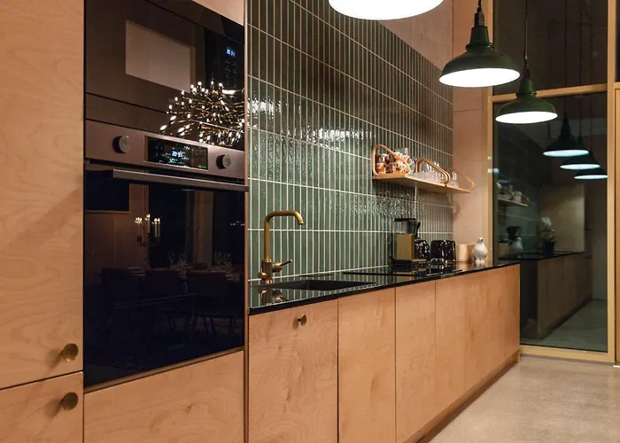 Kuuru Hillside * روكا